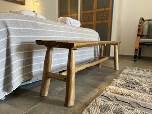 Suite, fjellutsikt | Minibar, safe på rommet, lydisolert og strykejern/-brett