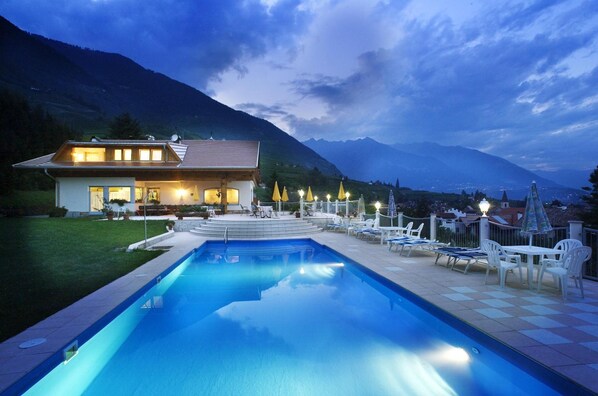 Outdoor pool - Pension Weihergut (Cermes)
