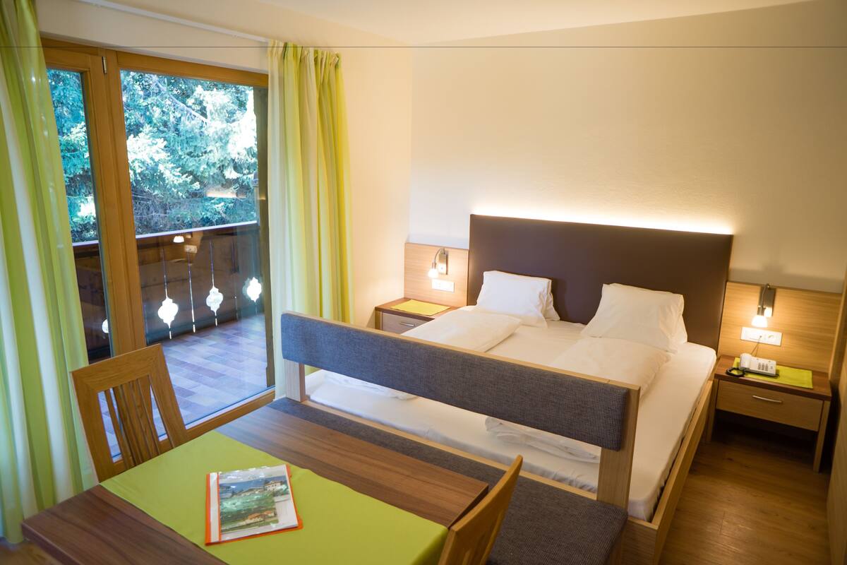 Double Room, Garden View | In-room safe, desk, free WiFi, bed sheets