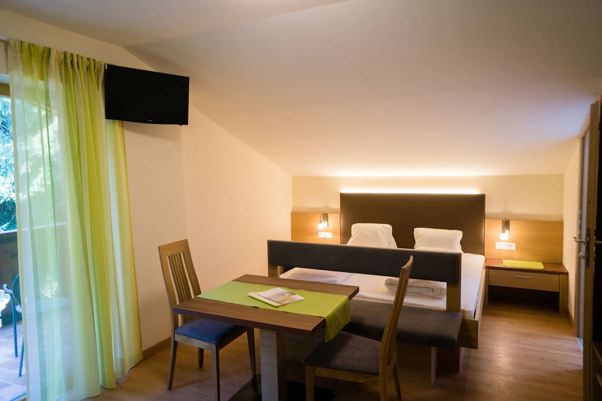Economy Double Room | In-room safe, desk, free WiFi, bed sheets