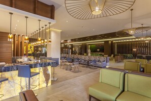 3 Bars/Lounges, 2 Strandbars, Poolbar