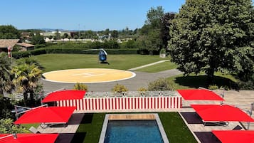 Indoor pool, seasonal outdoor pool, free cabanas, pool umbrellas