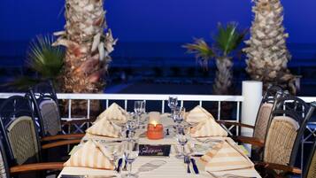 5 restaurants, breakfast served