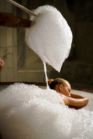 Sauna, Dampfbad, Türkisches Bad/Hamam, Körperbehandlungen, Aromatherapie