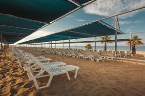 Private beach, sun loungers, beach umbrellas, beach towels - Club Grand Side Amazon Water World - All Inclusive (Manavgat)