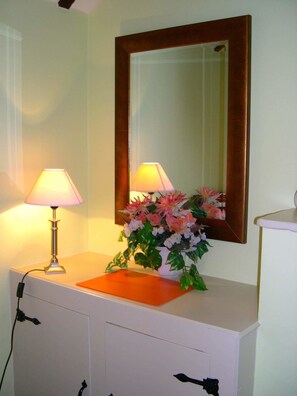 Cottage, 1 Bedroom (double bedroom + singles in lounge)