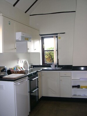 Cottage, 1 Bedroom (double bedroom + singles in lounge) | Dining