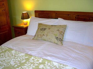 Cottage, 1 Bedroom (double bedroom + singles in lounge)