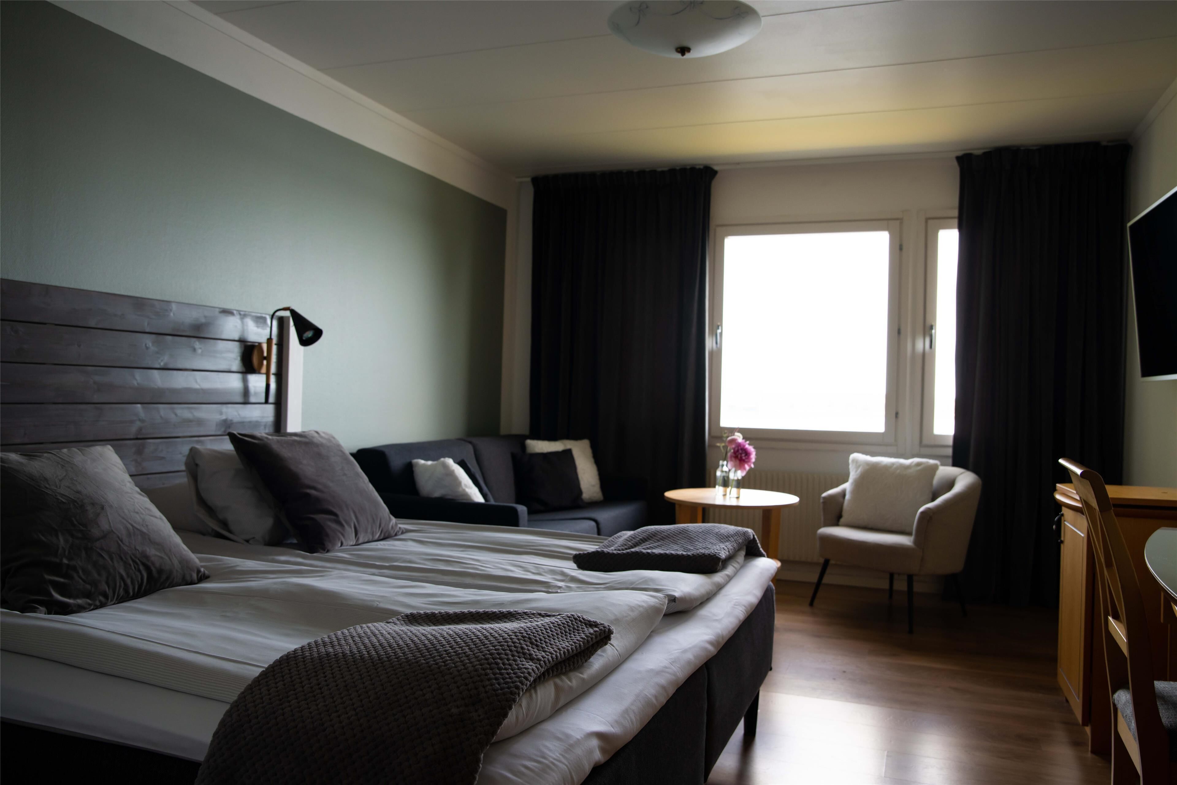 Premium bedding, desk, blackout drapes, iron/ironing board (on request)