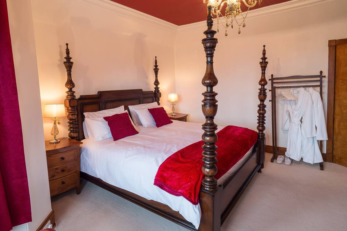 Chambre Double, salle de bains attenante (Red Room)