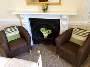 Kahden hengen tavanomainen huone, 1 keskisuuri parisänky | Ylelliset vuodevaatteet, työpöytä, silitysrauta/-lauta, ilmainen Wi-Fi