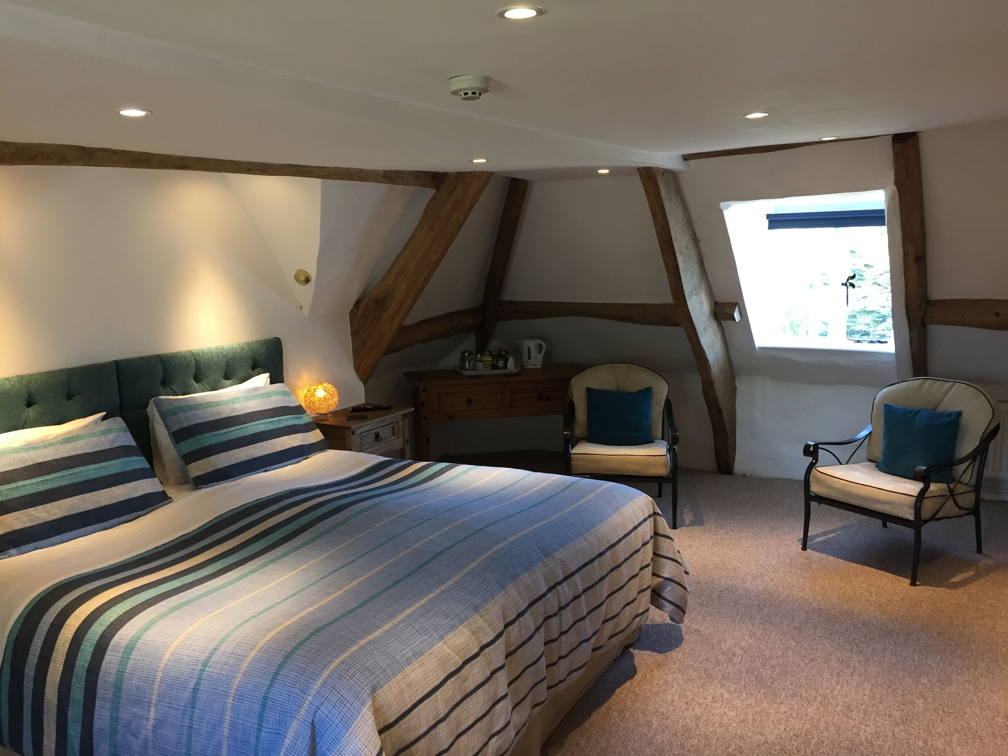 Premium Twin Room | Premium bedding, desk, iron/ironing board, free WiFi