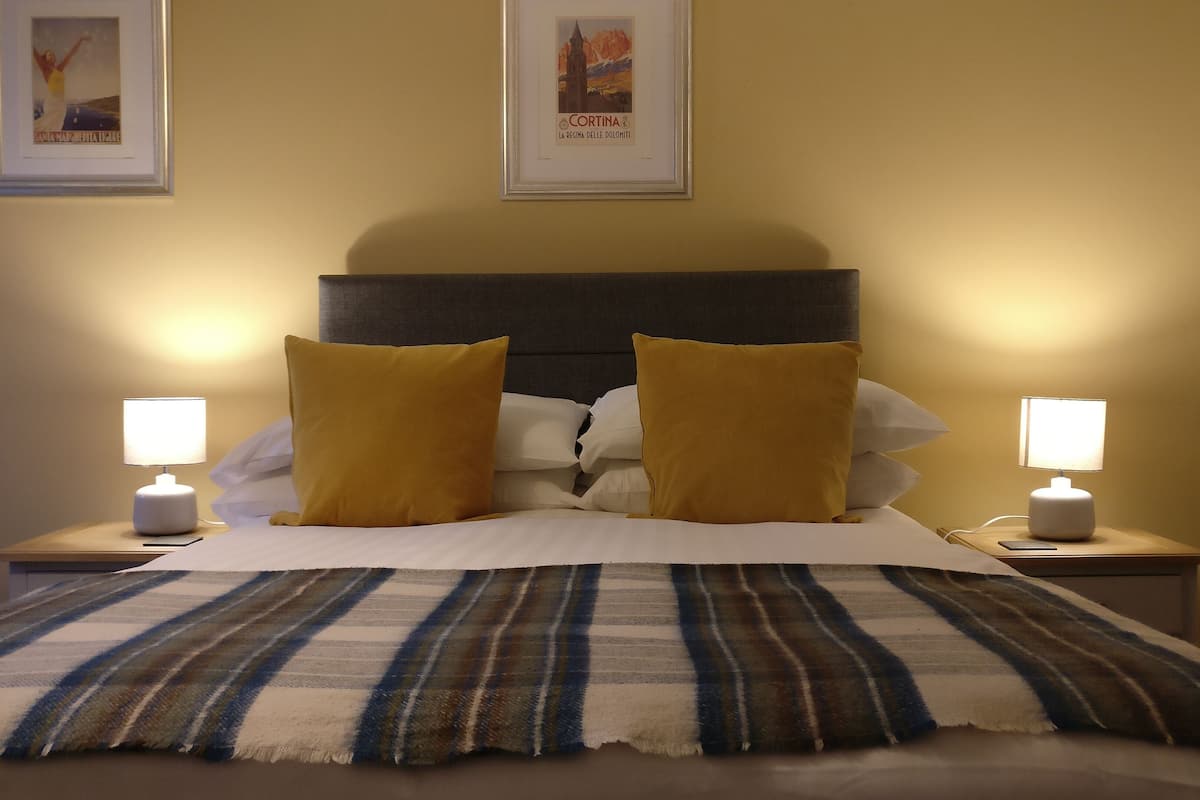 Habitación con 1 cama matrimonial o 2 individuales, baño en la habitación | Wifi gratis y ropa de cama
