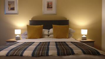 Habitación con 1 cama matrimonial o 2 individuales, baño en la habitación | Wifi gratis y ropa de cama