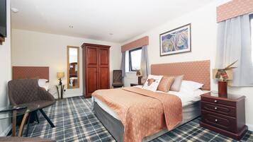 Family Room | Premium bedding, laptop workspace, free WiFi, bed sheets