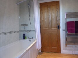 Double Room (Private External Bathroom) | Iron/ironing board, free WiFi, bed sheets