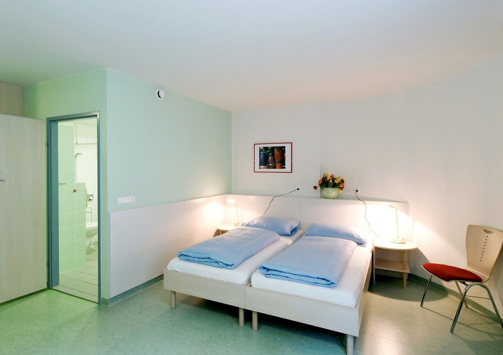 Zimmersafe, Schreibtisch, kostenlose Babybetten, Zustellbetten