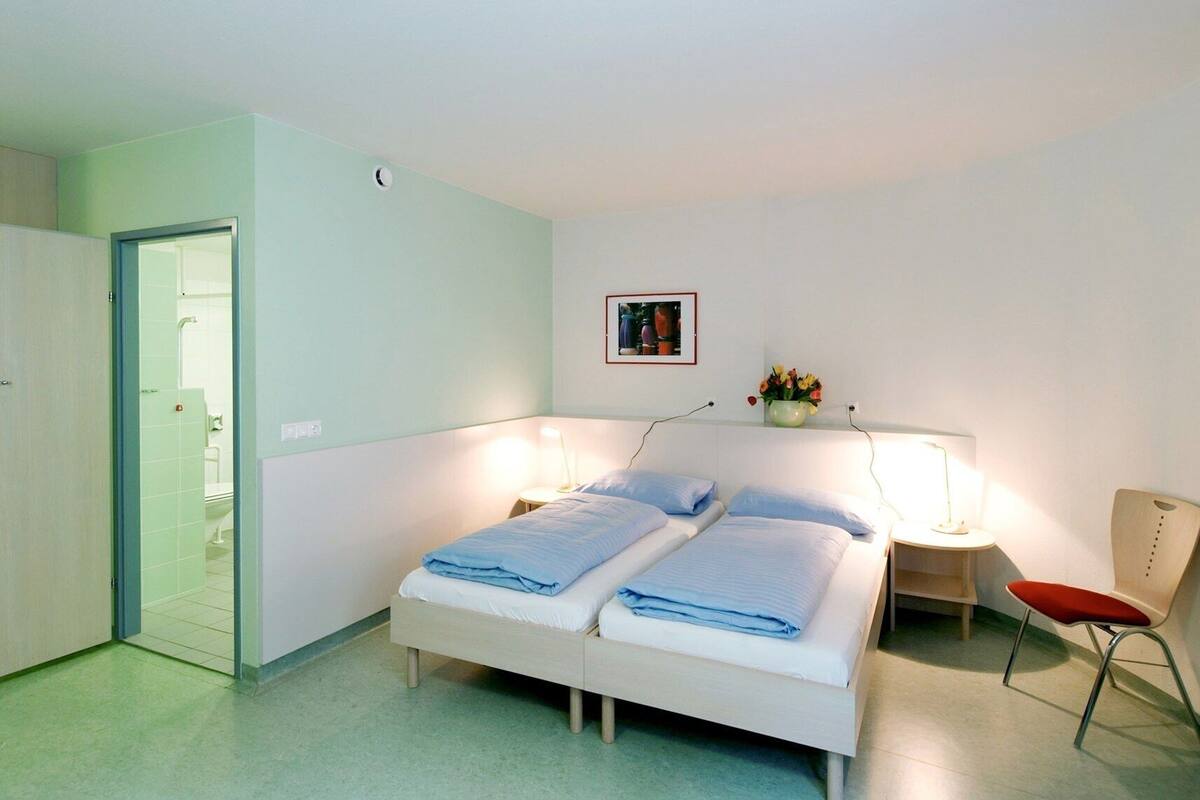 Zimmersafe, Schreibtisch, kostenlose Babybetten, Zustellbetten