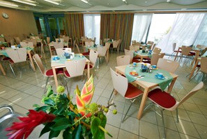 Frokostbuffé hver dag (EUR 12 per person)