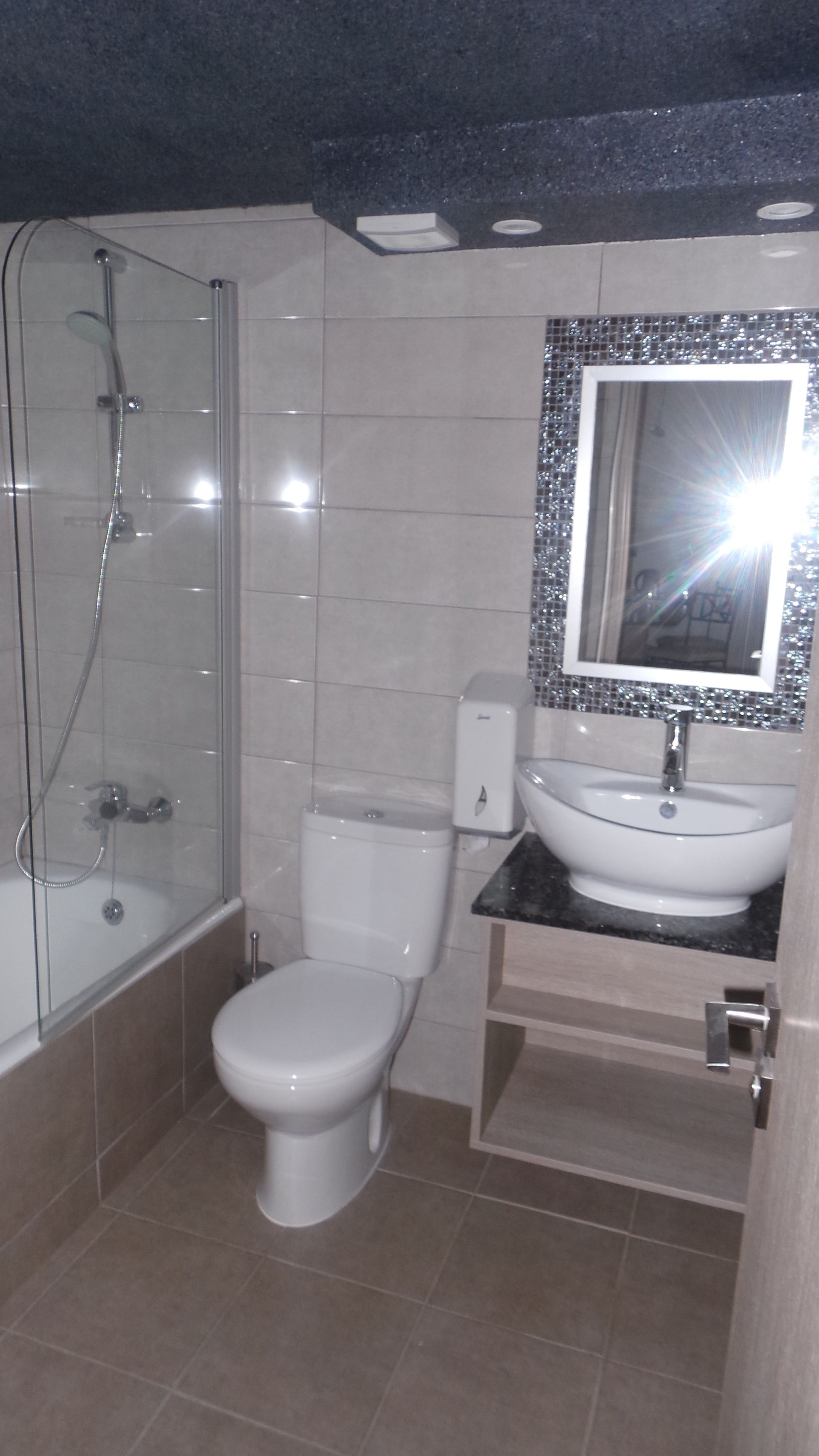 Suite, 1 Schlafzimmer, Balkon | Badezimmer