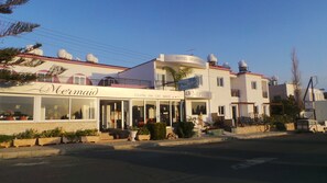 Exterior - Neptune Hotel Apartments (Pegeia)