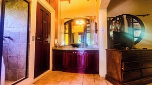 Standard Room | 房內夾萬、免費 Wi-Fi、床單