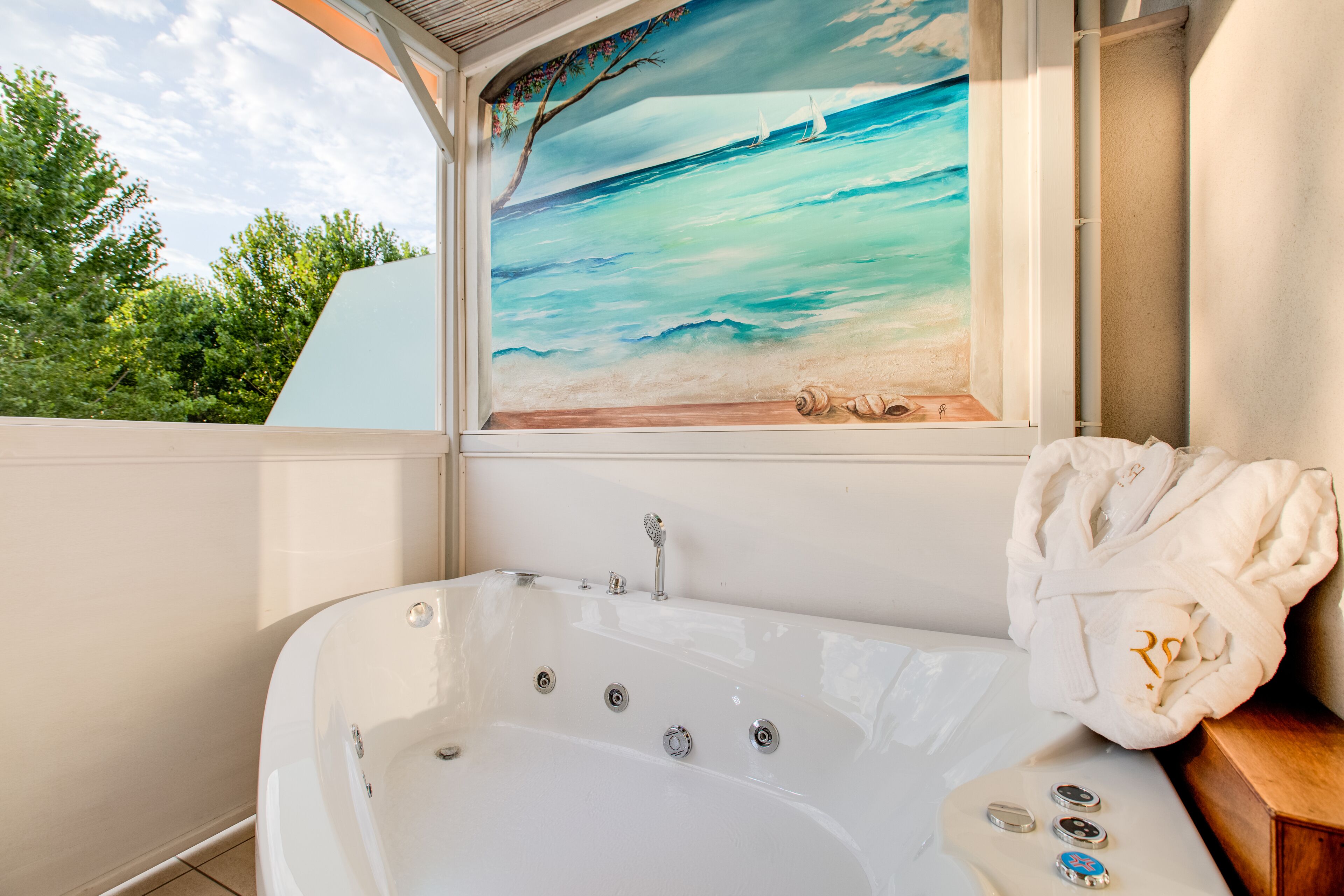 superior double room, 1 double bed, hot tub | private spa tub