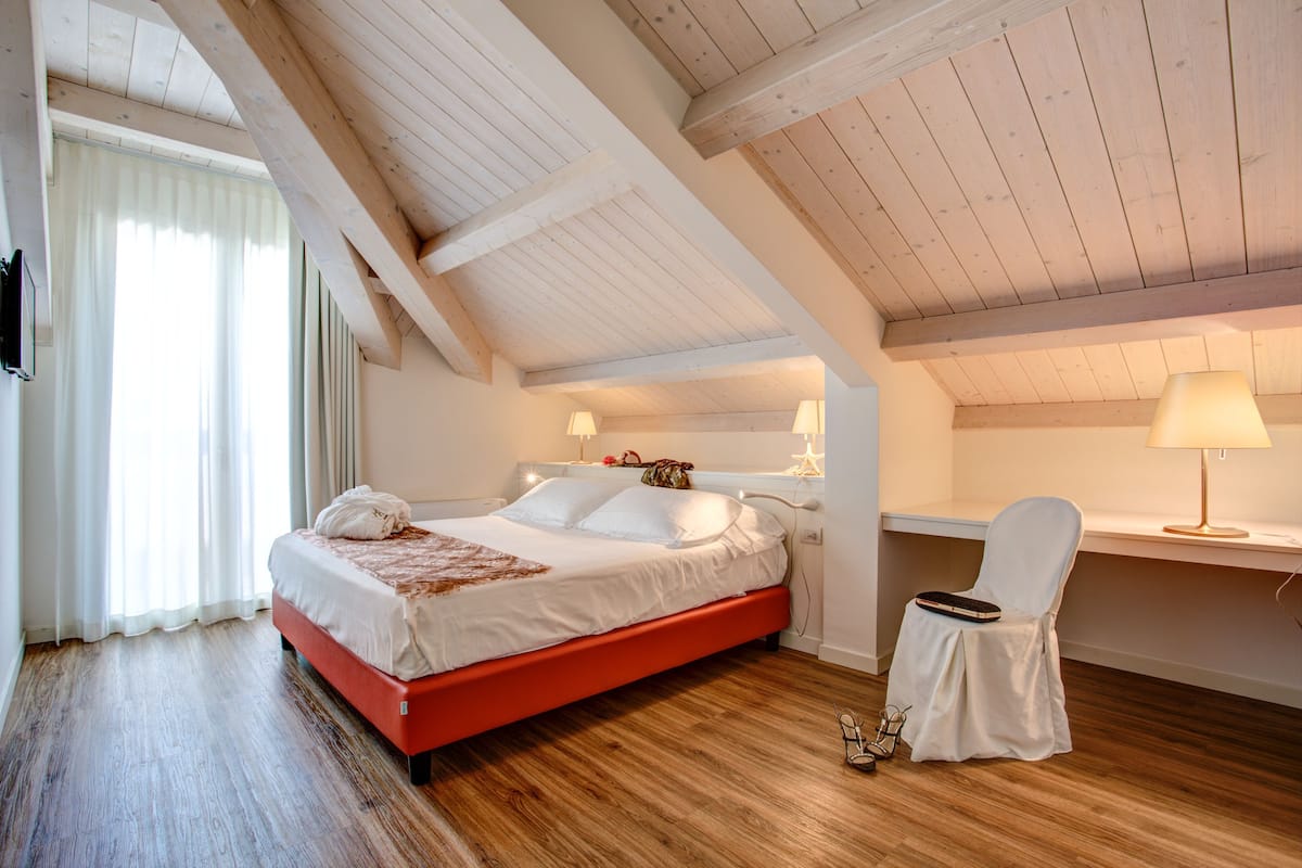 Junior Suite | 1 bedroom, premium bedding, down comforters, pillowtop beds