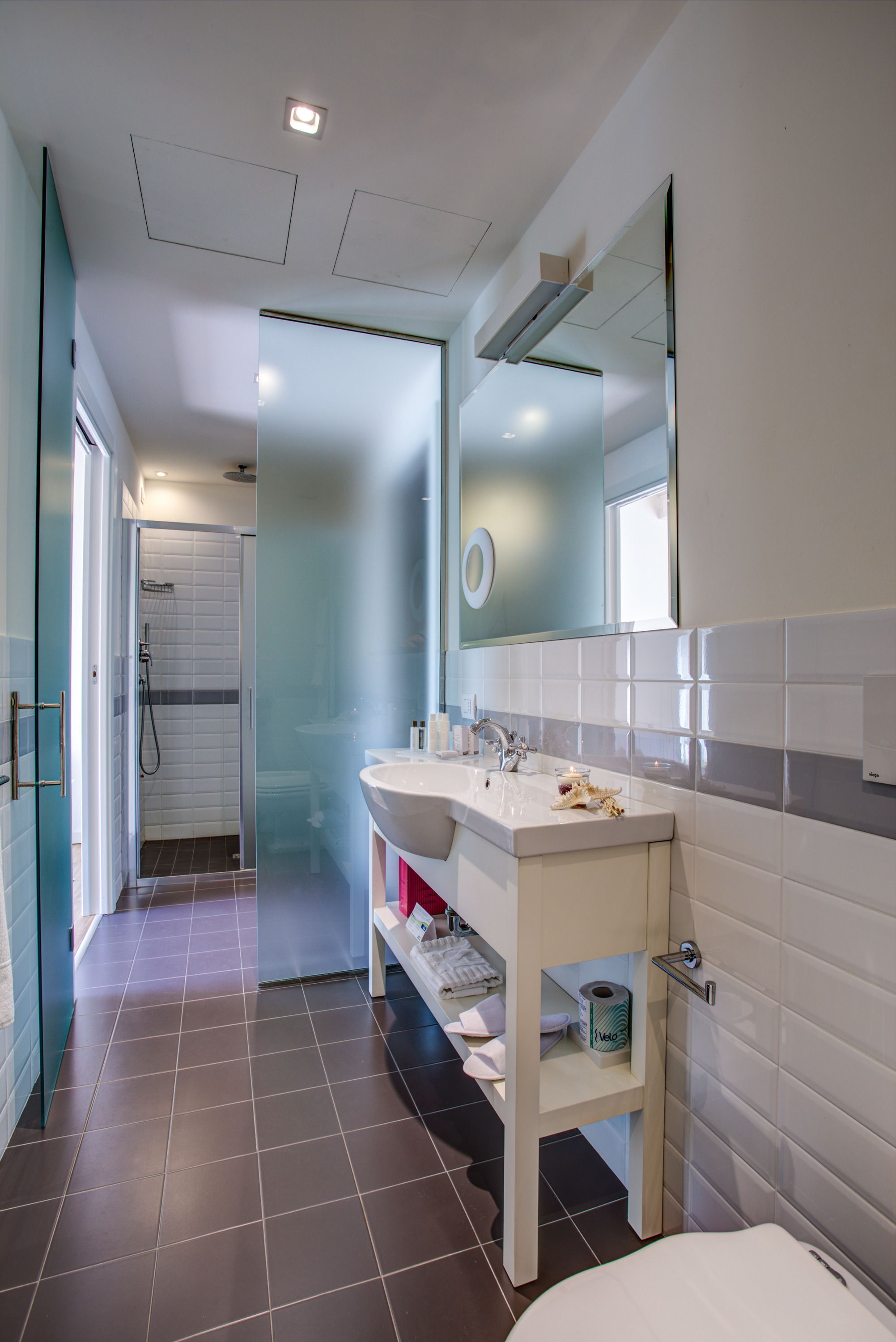 presidential suite, jetted tub | bathroom | shower, rainfall showerhead, free toiletries, hair dryer