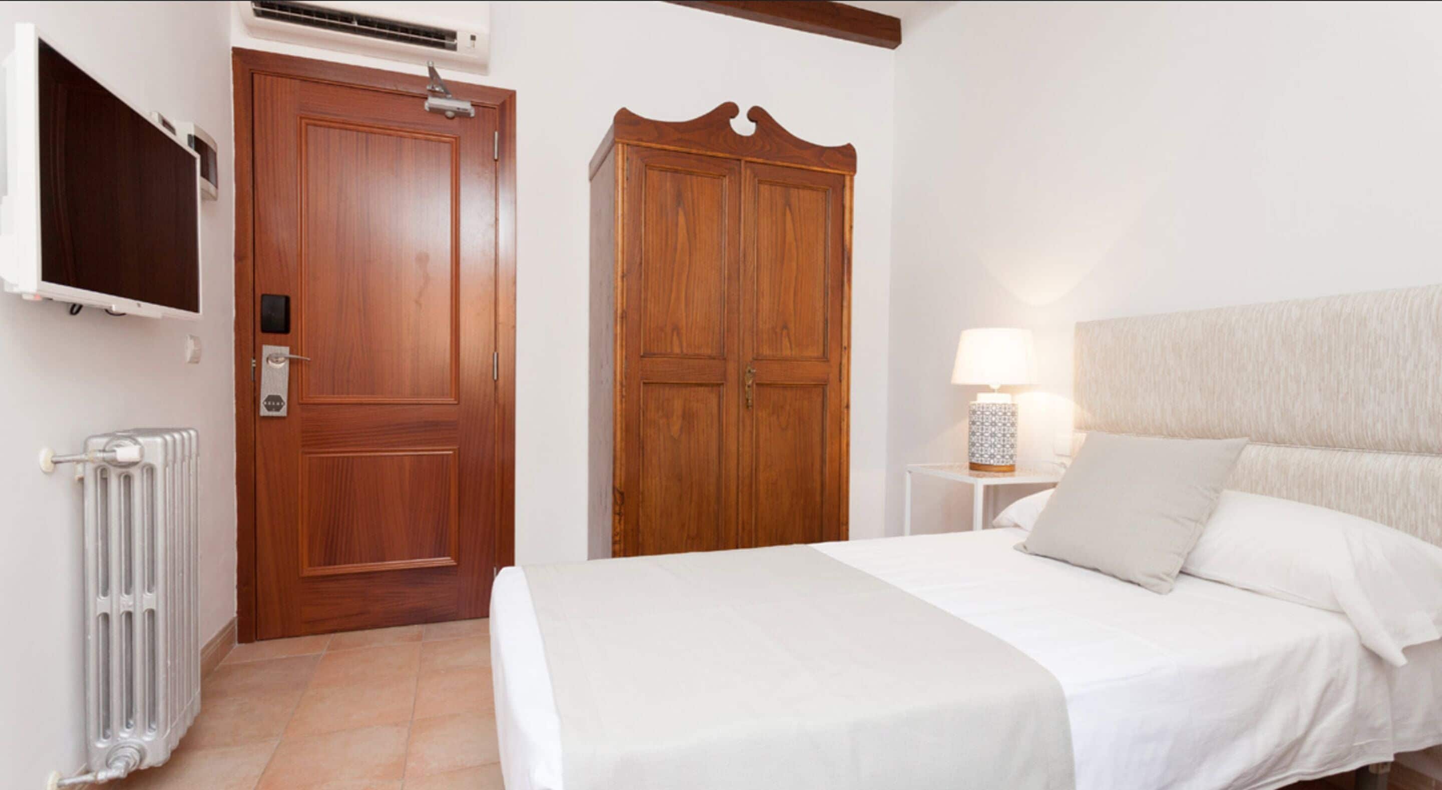 comfort single room | 1 bedroom, minibar, in-room safe, individually decorated