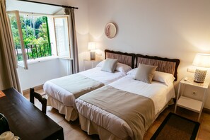 Comfort Twin Room, Mountain View | Minibar, in-room safe, individually decorated, individually furnished - Hotel El Guía (Sóller)