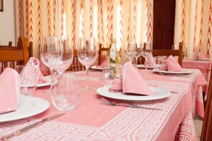 Breakfast, lunch and dinner served - Hotel El Guía (Sóller)
