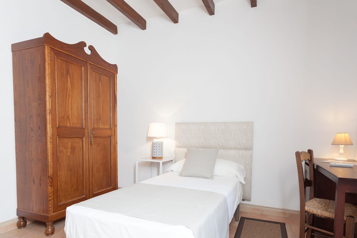 Comfort Single Room | Minibar, in-room safe, desk, iron/ironing board (on request)