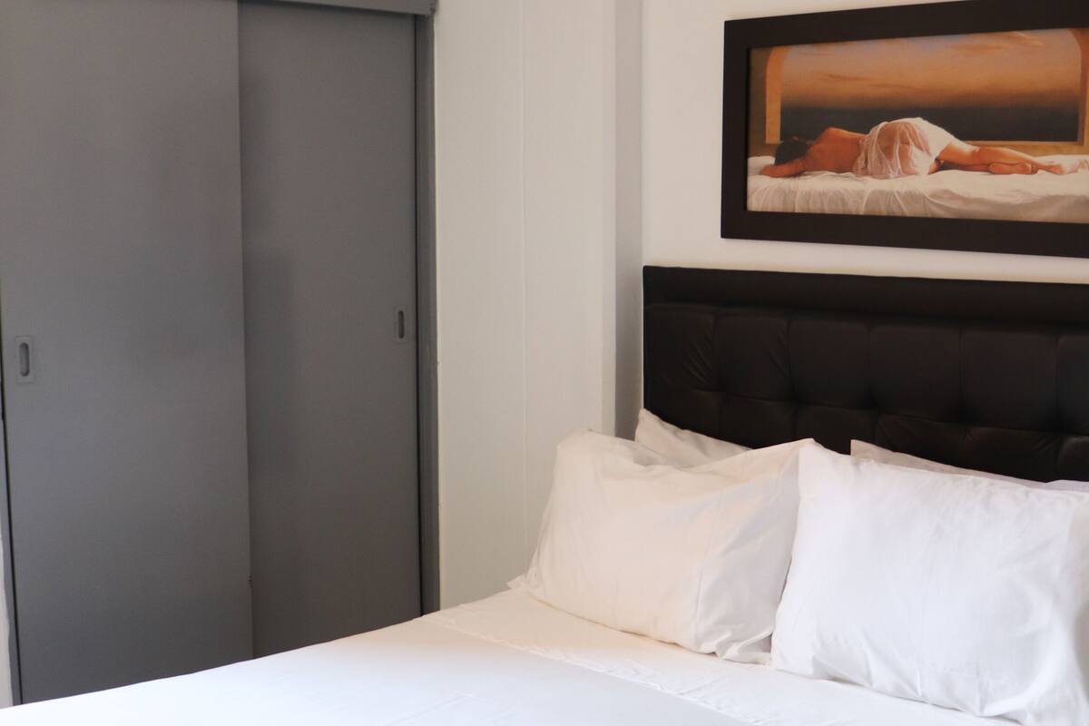 Family Apartment (Koral 202) | Premium bedding, desk, laptop workspace, iron/ironing board