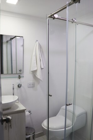 Family Apartment (Koral 302) | Bathroom | Shower, towels