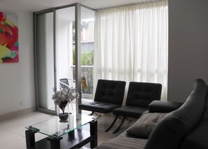 Flat-screen TV - Moblat Apartamentos (Medellín)