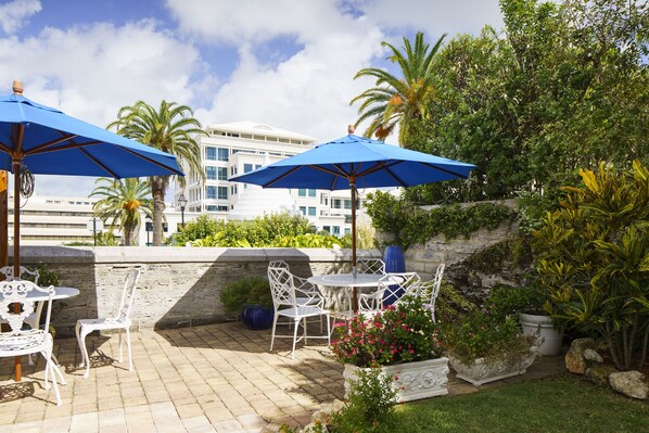 Terrace/patio - The Oxford House (Pembroke Parish)