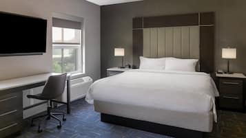 Studio, 1 King Bed with Sofa bed, Non Smoking | 1 bedroom, hypo-allergenic bedding, in-room safe, desk