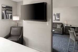 37-inch Smart TV with satellite channels, TV, Netflix - Residence Inn by Marriott Boston Concord (Concord)