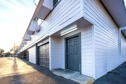 Best Value Inn by OYO Portland OR South East