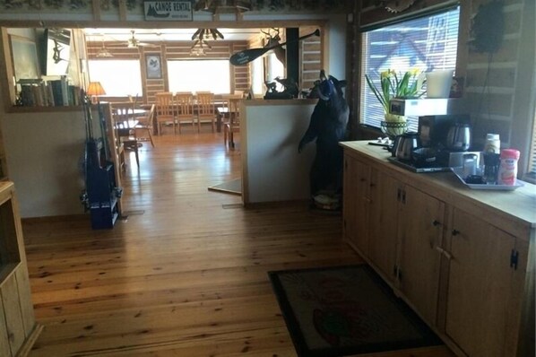 Interior - Mountainview Lodge (Unorganized North Algoma)