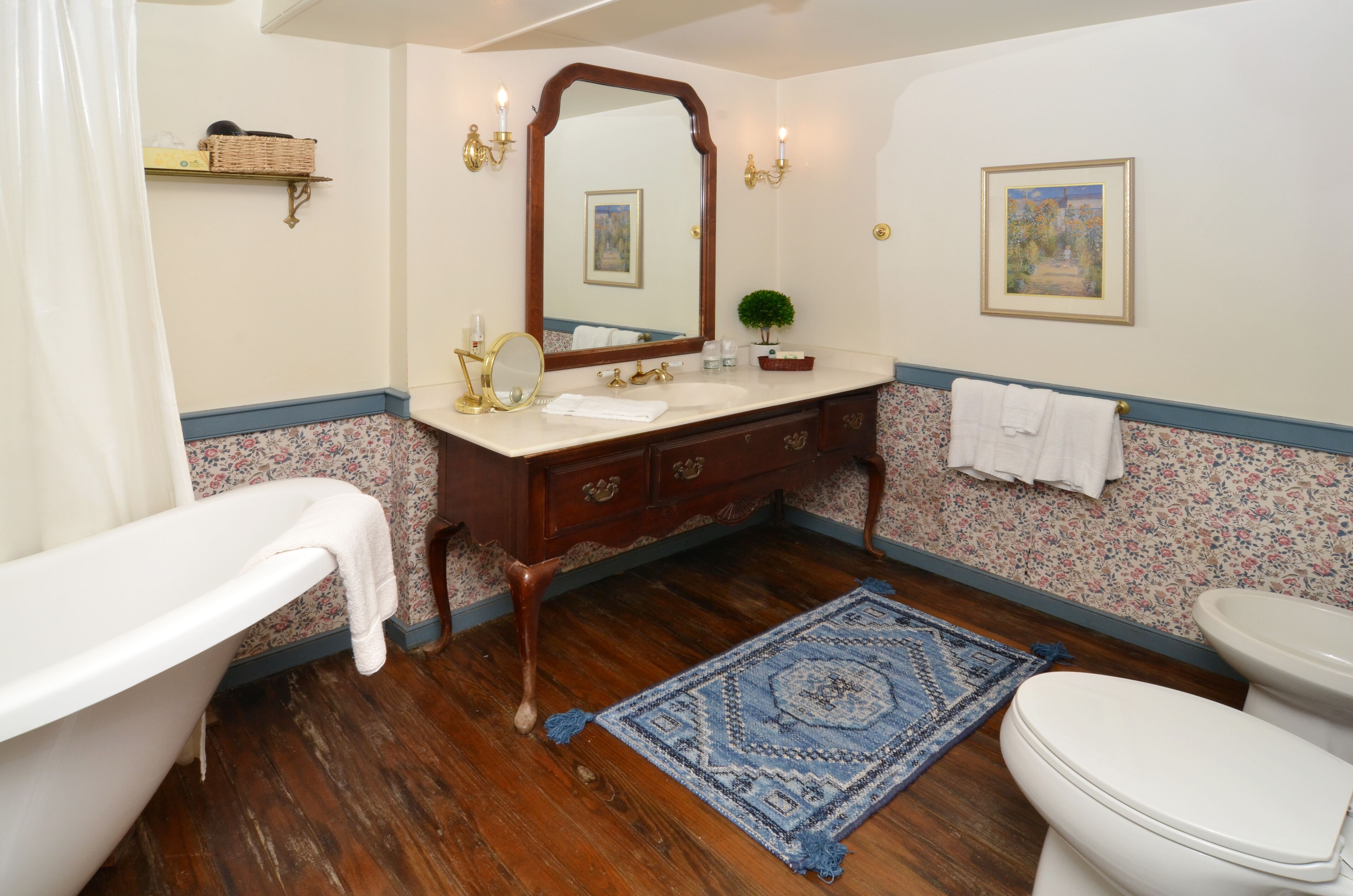 Chambre Deluxe double, salle de bain privée (George Washington) | Salle de bain | Séchoir à cheveux, serviettes fournies, savon, shampooing