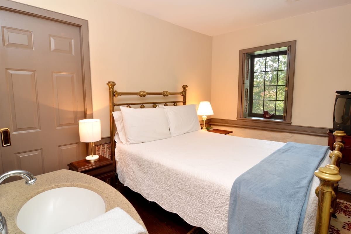Phòng đơn cơ bản, phòng tắm riêng (Room 304 Andrew Jackson)