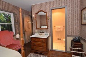 Standard Suite, Private Bathroom (Jefferson Davis) | Iron/ironing board, bed sheets - Duling Kurtz House & Country Inn (Exton)