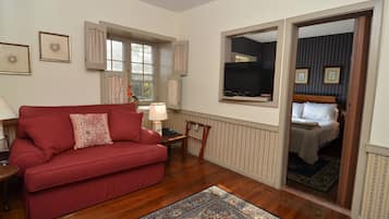 Deluxe Double Room, Private Bathroom (Room 205 - James Monroe)