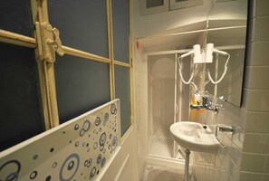 Double Room, Ensuite | In-room safe, individually decorated, individually furnished, desk - Domus Ripetta (Rome)