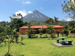 Garden - Cabinas Los Guayabos (La Fortuna)