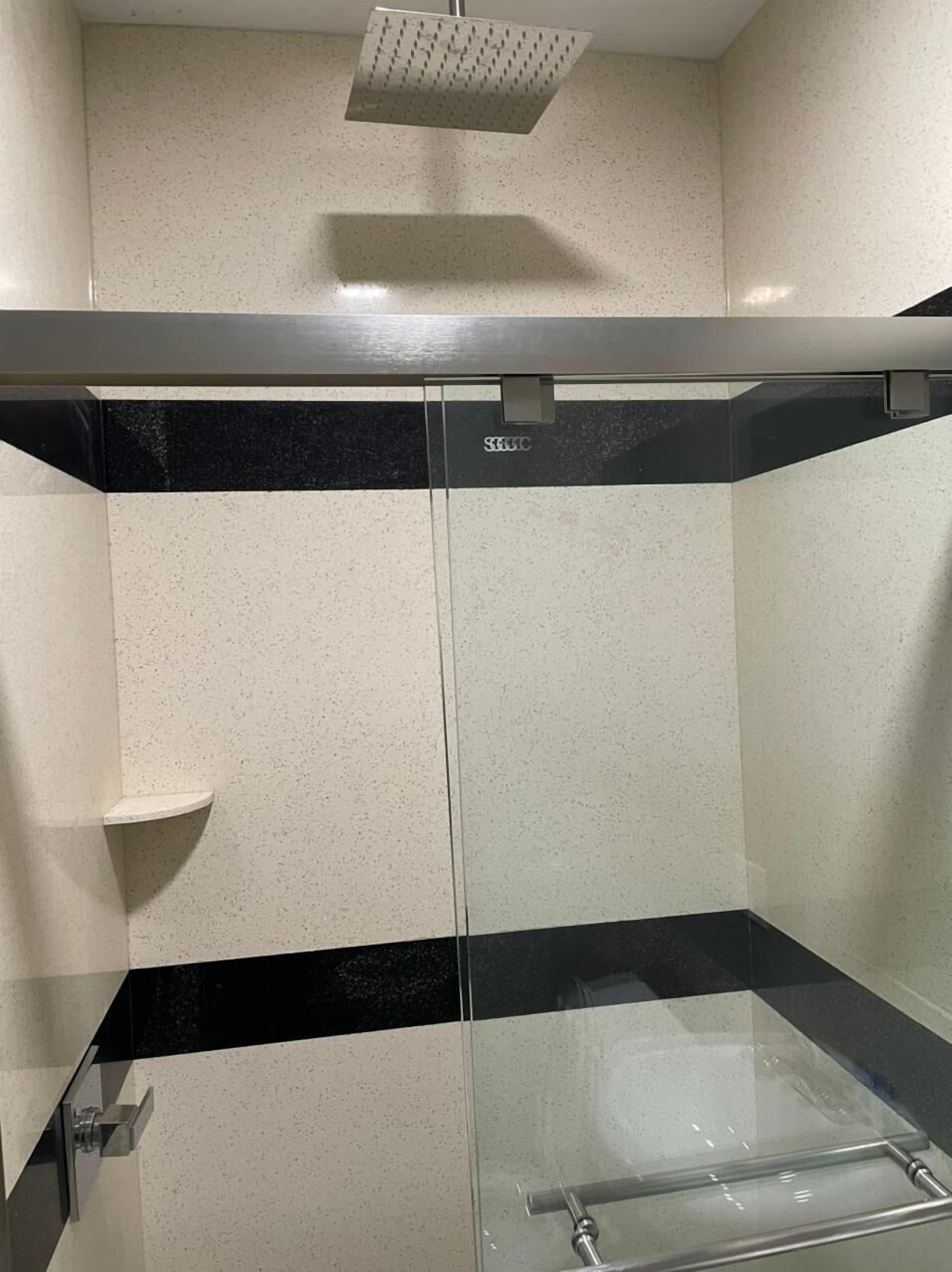 Deluxe Single Room, 1 King Bed | Bathroom