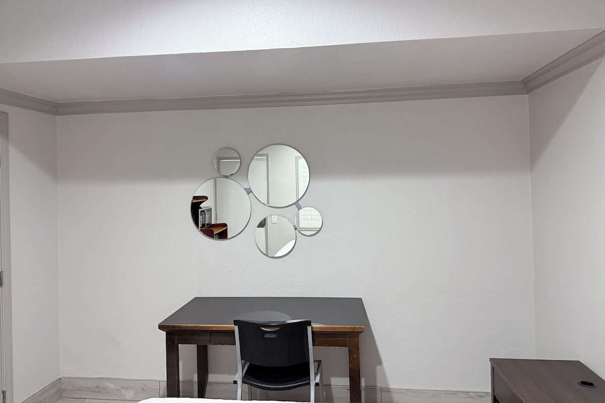 Standard Room, 1 Queen Bed | Free WiFi, wheelchair access