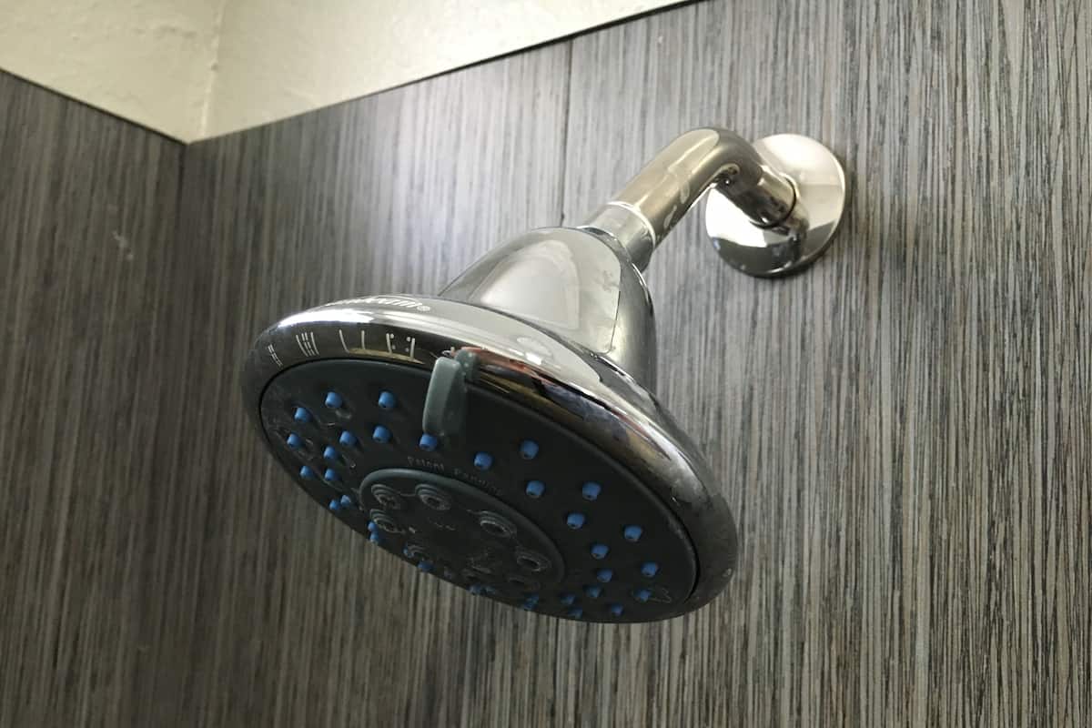Standard Room, 1 Queen Bed | Bathroom | Shower, free toiletries, hair dryer, towels